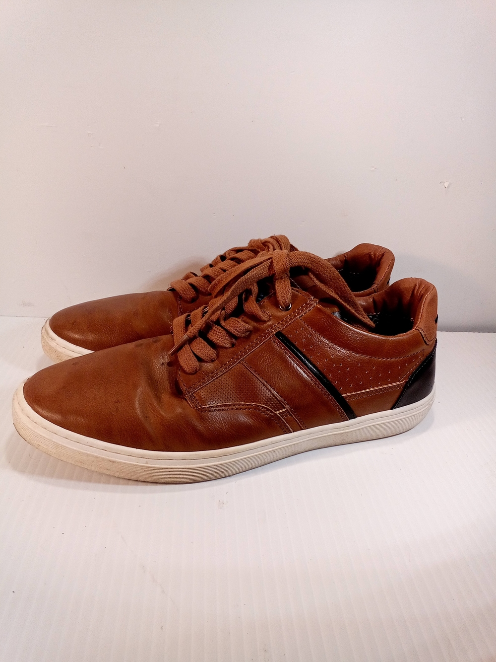 Madden Men's Brown Solid Lace-Up Round Toe Sneakers US 9.5 (M-DARCLS)